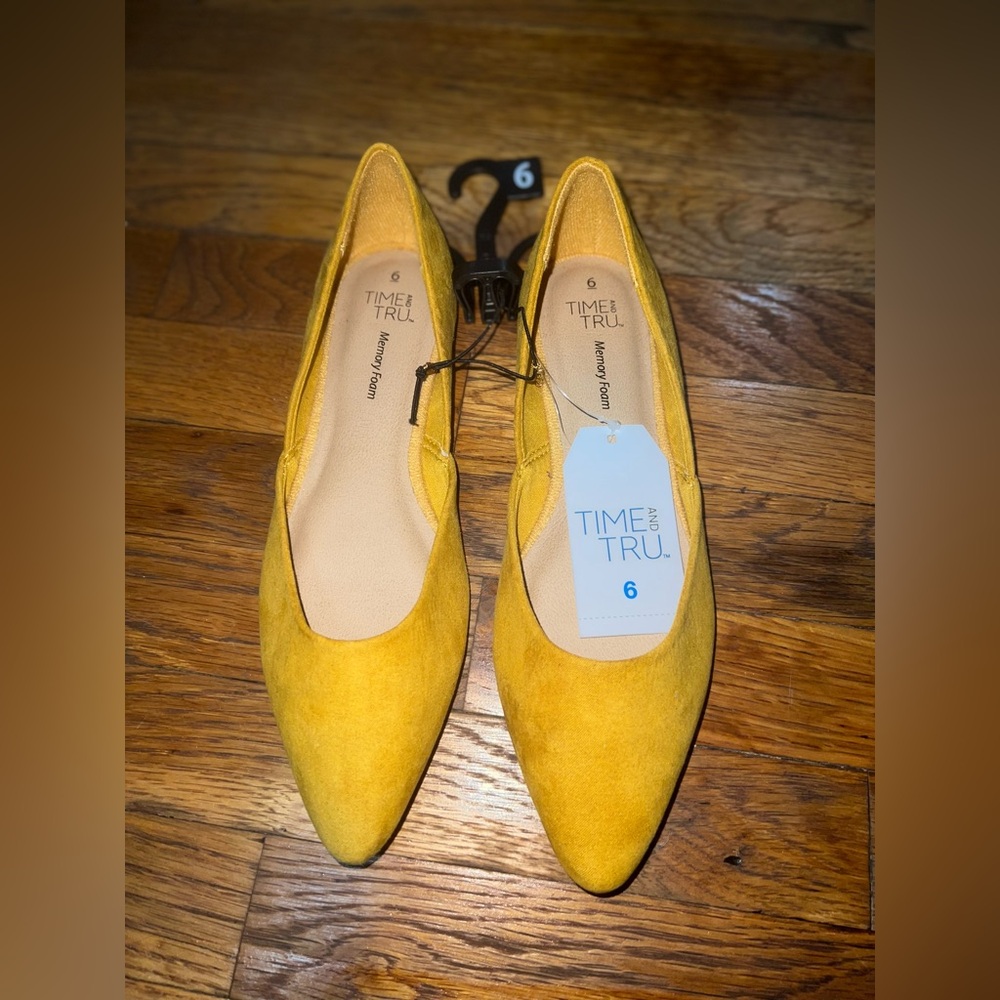 NWT Yellow Pointed Memory Foam Flats